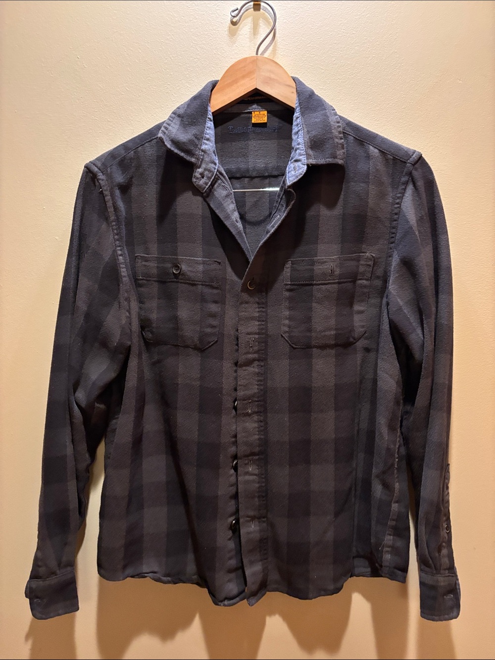 Tailor Vintage Men's Gray and Black Plaid Button-Down Shirt